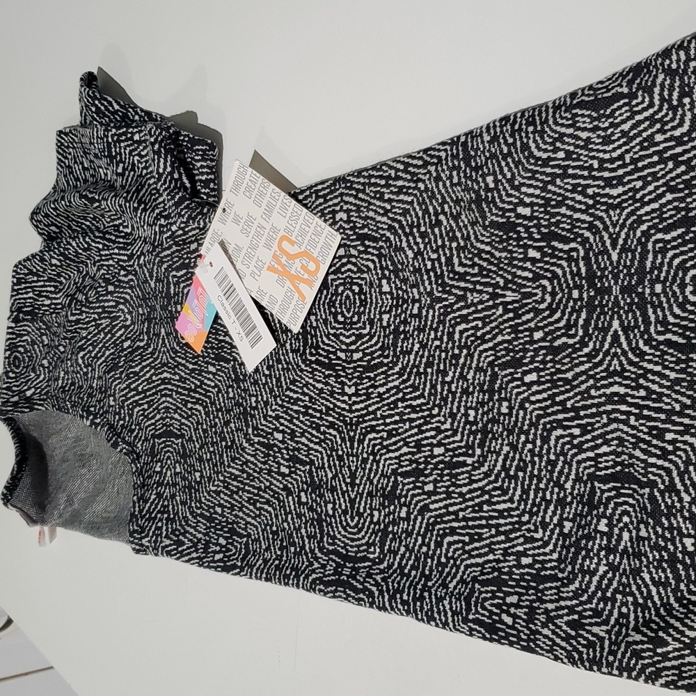 LuLaRoe  XS Classic T